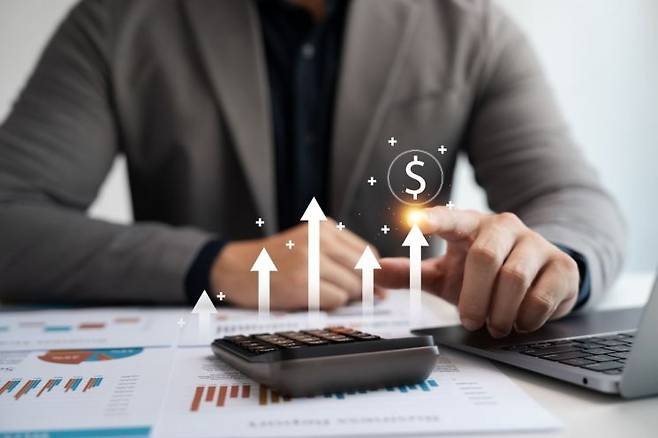 중국 정부가 소비 활성화를 위해서 1인당 연 최대 3000위안(약 58만원)의 대출 이자 보조금을 지급한다. 게티이미지