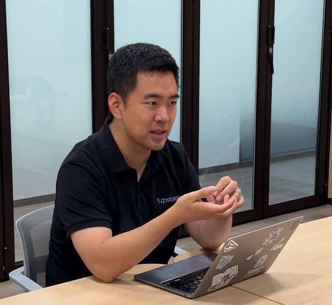 권순일 업스테이지 부사장이 지난 12일 서울 강남구에서 가진 인터뷰에서 AI 사업 목표를 설명하고 있다./업스테이지