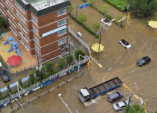 13일 오전 많은 비가 내리면서 인천 서구의 도로가 침수돼있다. (독자제공)2025.8.13/뉴스1