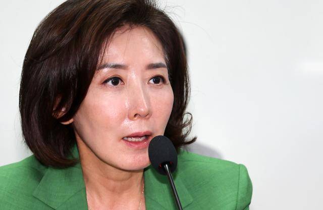 나경원 국민의힘 의원이 12일 오후 서울 여의도 국회 의원회관에서 열린 '응급의료체계 소생을 위한 정책토론회'에서 발언하고 있다. 뉴시스