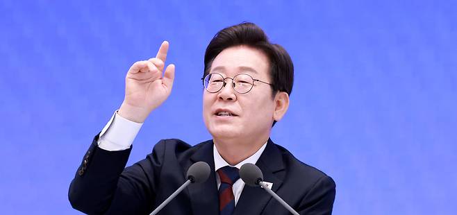 이재명 대통령이 7월3일 청와대 영빈관에서 열린 ‘대통령의 30일, 언론이 묻고 국민에게 답하다’ 기자회견에서 출입기자들 질문에 답변하고 있다. /대통령실통신사진기자단