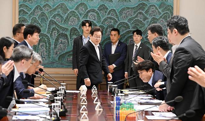 이재명 대통령이 13일 용산 대통령실에서 열린 ‘나라재정 절약 간담회’에 참석 하고 있다. 대통령실사진기자단