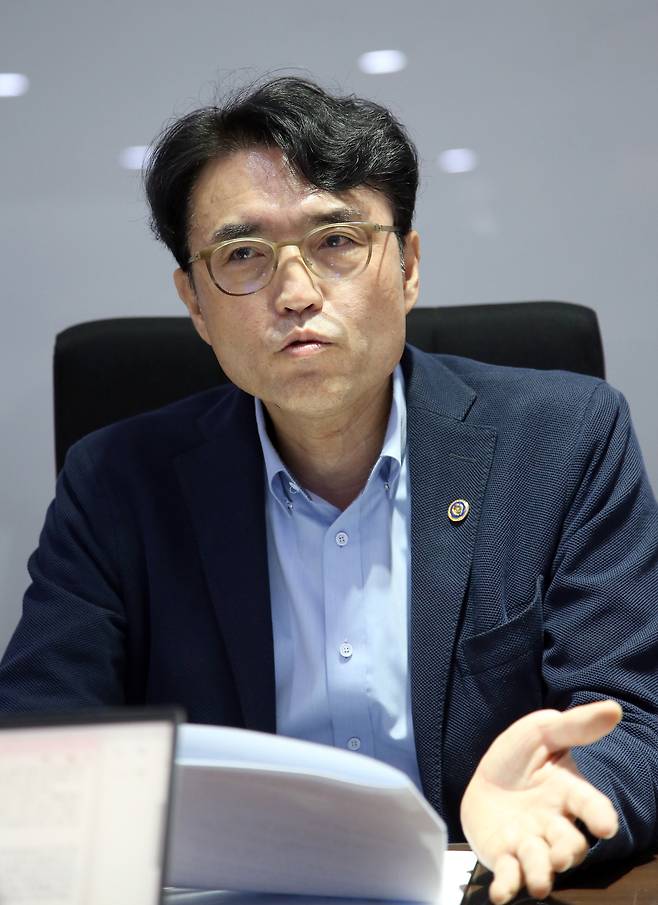 권창준 고용노동부 차관이 13일 출입기자단 간담회를 하고 있다. 노동부 제공