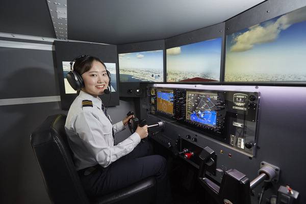 신라대 항공대학 학생이 실습을 하고 있는 모습.   신라대 제공