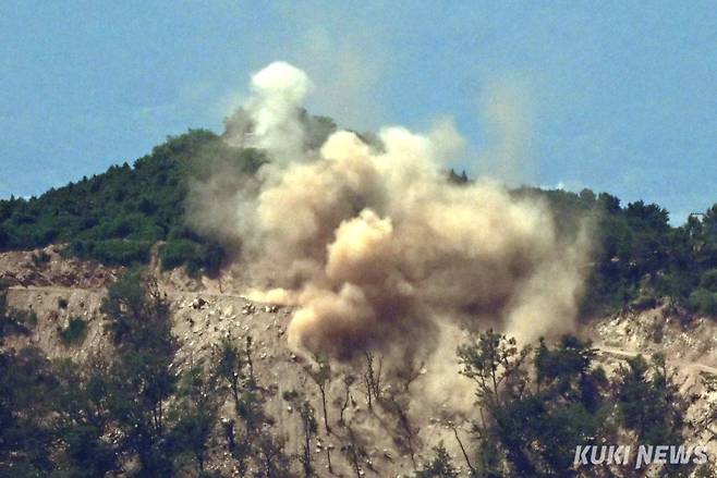 연이어 3번의 폭음과 함께 폭발이 이어지면서 북한군 초소까지 한동안 연기에 휩싸였다.