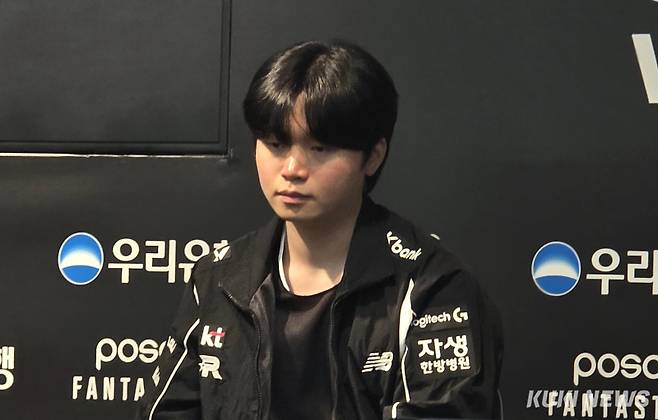 ‘비디디’ 곽보성이 13일 오후 5시 서울 종로구 롤파크 LCK 아레나에서 열린 ‘2025 LCK’ 정규시즌 레전드 그룹 4라운드 T1과 경기가 끝난 뒤 인터뷰하고 있다. 김영건 기자