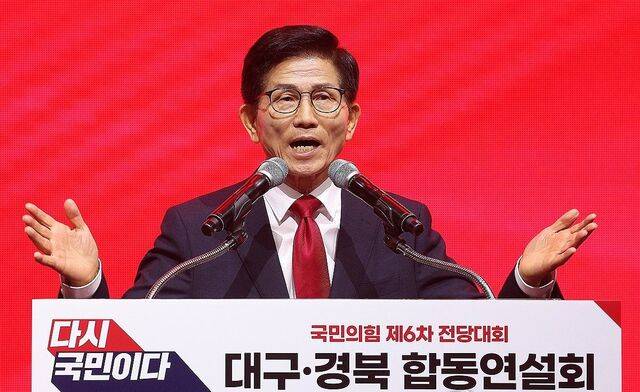 국민의힘 김문수 당대표 후보가 지난 8일 대구 북구 엑스코에서 열린 국민의힘 제6차 전당대회 대구·경북 합동연설회에서 정견 발표를 하고 있다.  연합뉴스