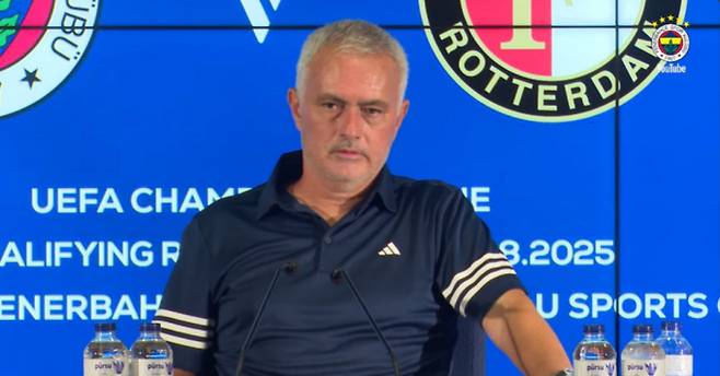 과거 손흥민을 지휘하는 등 한국과 연이 깊은 조제 무리뉴 감독이 황인범을 일본인이라 부르는 황당ㅎ안 실수를 범했다. 사진은 13일(한국시각) 기자회견을 진행 중인 무리뉴 감독의 모습. /사진=페네르바체 유튜브 캡처