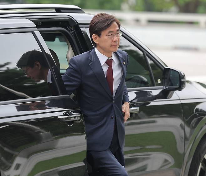 조경태 국민의힘 대표 후보가 지난 11일 서울 서초구 서울고등검찰청에 마련된 내란 특검 사무실로 참고인 조사를 위해 출석하고 있다. [연합]