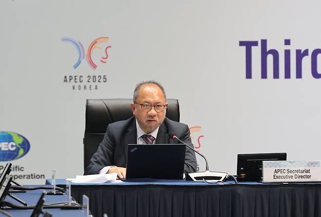 에두아르도 페드로사(Eduardo Pedrosa) APEC 사무국장이 12일 오전 인천시 송도컨벤시아에서 열린 APEC 여성경제회의(WEF) 고위급정책대화(HLPDWE)에 참석해 발언하고 있다. [여성가족부 제공]