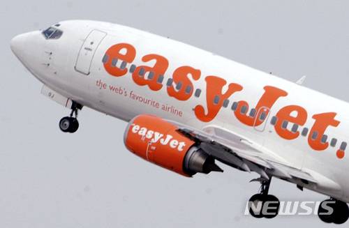 [AP/뉴시스]지난 2004년 영국 저가항공사 이지젯의 여객기 한 대가 이륙하는 모습. 2025.8.12