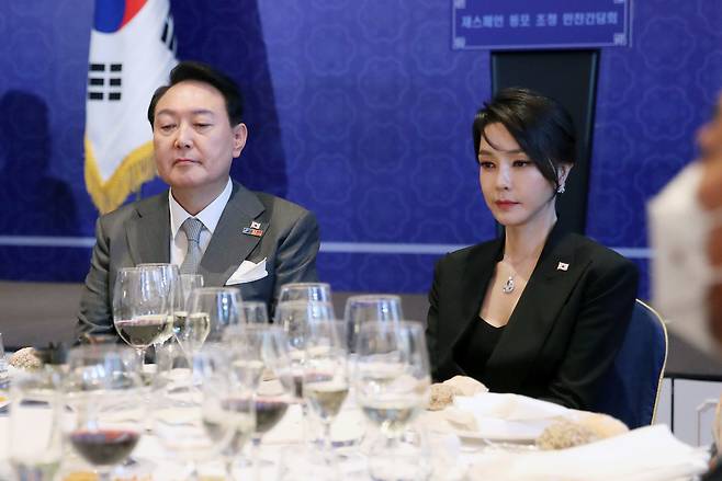 지난 2022년 6월29일(현지시간) 스페인 동포 초청 만찬간담회에 참석한 윤석열 전 대통령과 김건희 여사. 뉴시스