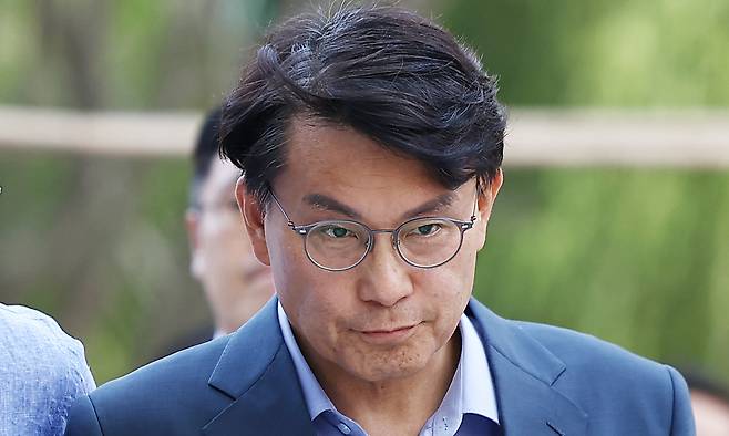 국민의힘 윤상현 의원이 지난달 27일 서울 종로구 광화문 kt웨스트 김건희 특검 사무실로 향하고 있다. 연합뉴스