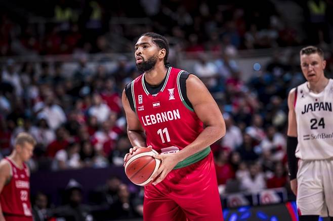 레바논 남자농구 국가대표 디드릭 로슨이 13일 사우디아라비아 제다에서 열린 2025 국제농구연맹(FIBA) 아시아컵 8강 진출전 일본과의 경기에서 슛하고 있다. FIBA 제공