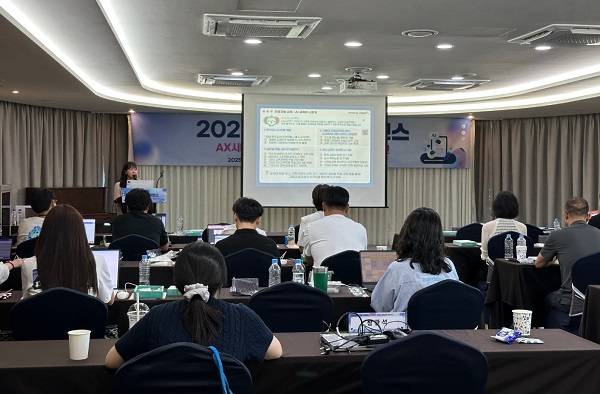 [사진: 정보교사 콘퍼런스 연수 전경]