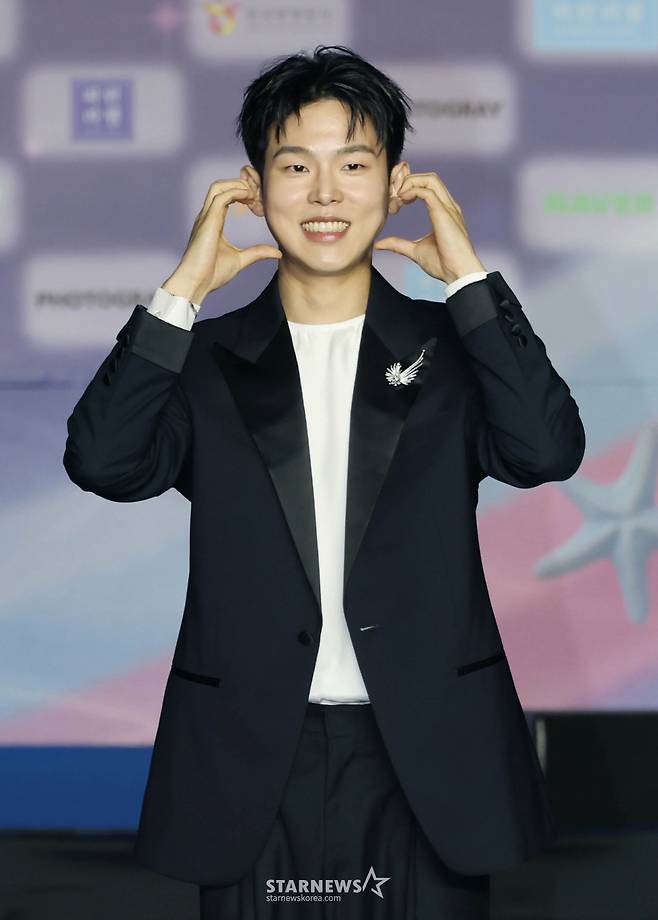 가수 폴킴이 26일 경기 일산킨텍t스에서 진행된 2025 SBS 가요대전 썸머 블루카펫 행사에 참석해 포즈를 취하고 있다. /2025.07.26 /사진=이동훈 photoguy@