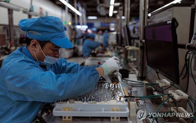 중국 장쑤성 우시의 한 제조업 공장 현장  [EPA 연합뉴스 자료사진. 재판매 및 DB 금지]