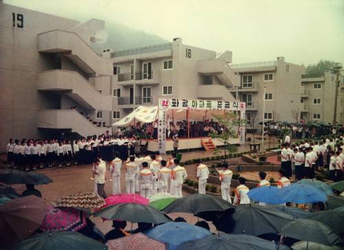 ◇태백시 화광동에 들어선 우리나라 최초의 아파트형 광부사택. 사진=대한석탄공사
