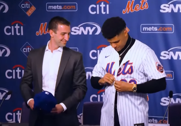 후안 소토를 영입한 데이비드 스턴스 뉴욕 메츠 야구운영 부문 사장(사진=SNY 방송화면)