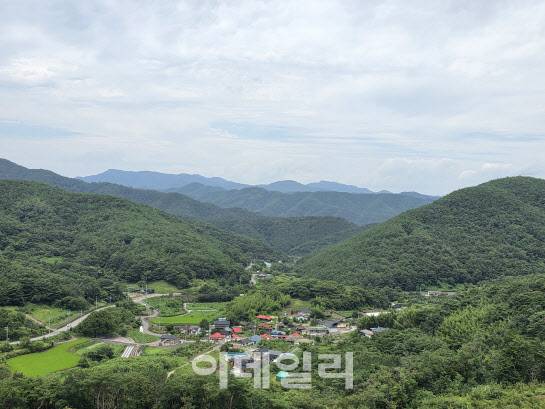 경남 의령 응봉산에서 봐라본 마을 전경. (사진=박진환 기자)