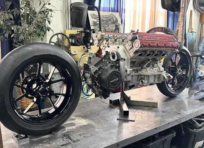 제작 과정에 있는 HF355. /맥스웰하잔 인스타그램