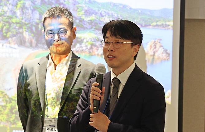 -&nbsp;김종일 화우게임센터장(좌), 화우게임센터 임철근 변호사