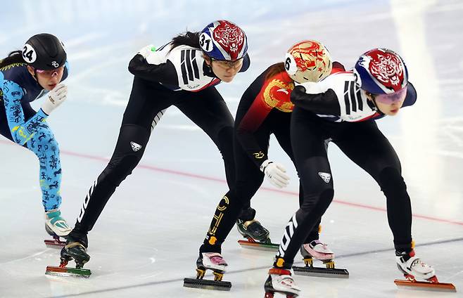 (위 사진은 기사 내용과 연관 없음) 한국 쇼트트랙 대표팀이 경기를 펼치고 있다