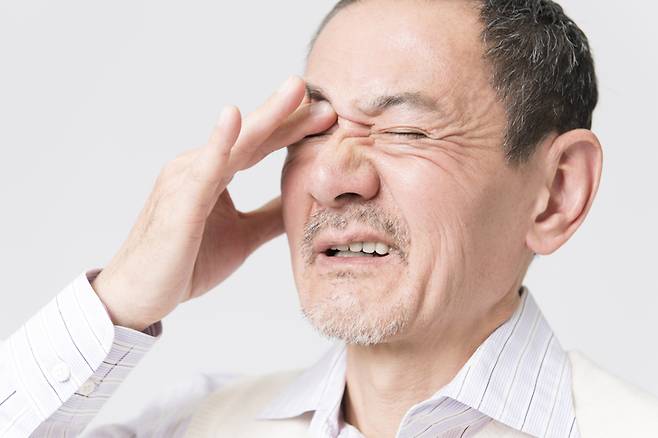 눈꺼풀이 정상 위치에서 벗어나는 상태를 '눈꺼풀의 위치 이상'이라고 하며, 다양한 형태의 질환이 포함된다. [사진= 게티이미지뱅크]