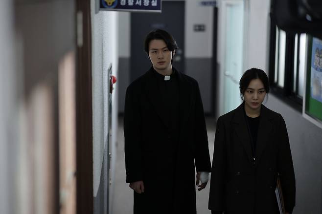 '온리 갓 노우즈 에브리띵' 스틸 컷