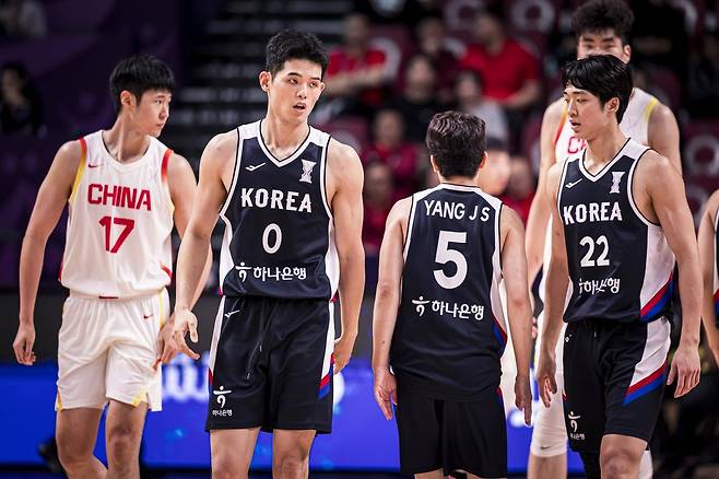 한국 남자 농구대표팀이 14일(한국시간) 열린 2025 FIBA 아시아컵 8강에서 중국에 71-79로 졌다. (FIBA 제공)