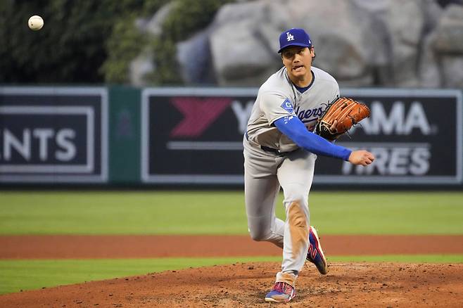 LA 다저스 오타니 쇼헤이가 14일(한국시간) 미국 캘리포니아주 애너하임 에인절 스타디움에서 열린 2025 메이저리그(ML) LA 에인절스와 경기에 선발투수 겸 1번 타자로 출전해 역투 하고 있다. 사진 | 애너하임=AP연합뉴스