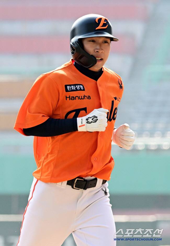 11일 인천 SSG랜더스필드에서 열린 SSG 랜더스와 한화 이글스의 시범경기. 한화 대주자 이상혁. 인천=박재만 기자 pjm@sportschosun.com/2025.03.11/