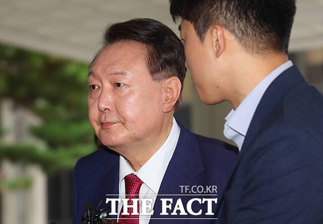 윤석열 전 대통령이 7월 5일 오전 서울 서초구 서울고검 청사에 마련된 '내란 특검' 사무실에 피의자 신분으로 출석하고 있다. /배정한 기자