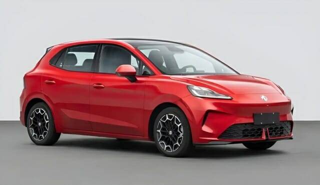 MG 모터가 오는 9월 세계 첫 반고체 배터리 기반 전기차 출시를 앞두고 중국에서 판매 허가를 받았다. 사진은 MG4의 반고체 배터리 모델, 이 모델은 출력 120kW 단일 모터를 탑재할 예정이다. (출처=중국 공업정보화부 MIIT)