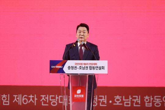 안철수 국민의힘 당 대표 후보가 13일 대전 서구 배재대학교에서 열린 충청·호남권 합동연설회에서 발언하고 있다. 김영태 기자