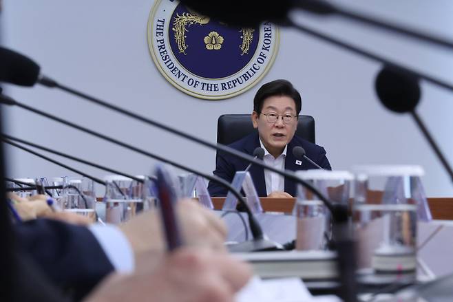 이재명 대통령, 수석보좌관회의 발언     (서울=연합뉴스) 한상균 기자 = 이재명 대통령이 14일 용산 대통령실에서 열린 수석보좌관회의에서 발언하고 있다. 2025.8.14     xyz@yna.co.kr (끝)