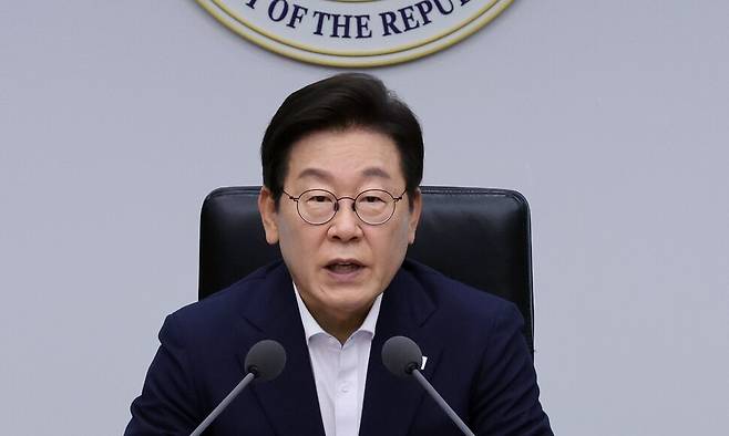 이재명 대통령이 14일 용산 대통령실에서 열린 수석보좌관회의에서 발언하고 있다. 연합뉴스