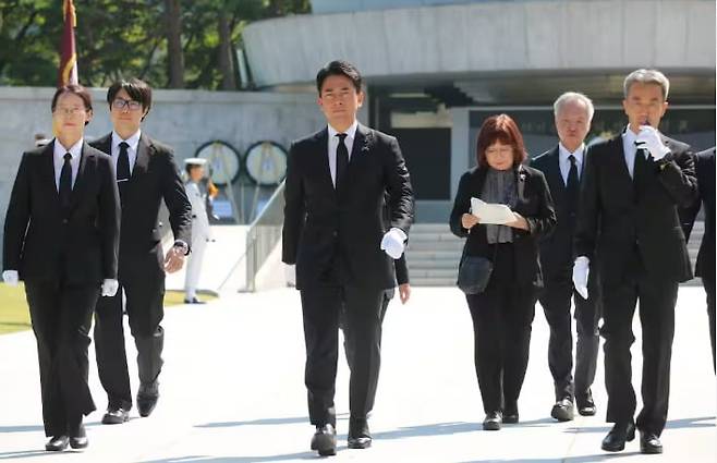 고이즈미 신지로 일본 농림상이 지난 10일 국립현충원을 방문했다. 사진=산케이신문 캡처