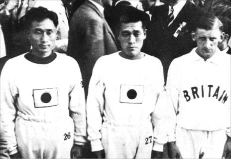 1936년 베를린 올림픽에서 우승한 손기정(가운데)과 3위 남승룡(왼쪽), 2위 어니스트 하퍼(오른쪽).  /연합뉴스