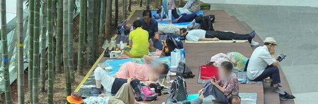 공캉스족이 최근 인천국제공항에서 쉬고 있다. 종교실 제공