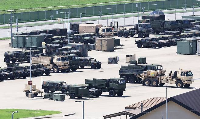 한국과 미국이 유사시 한반도 방어를 위한 정례 연합훈련인 '을지 자유의 방패'(UFS) 연습을 이달 18~28일 실시한다고 밝힌 7일 경기도 평택 캠프 험프리스에 군용 차량이 세워져 있다. 연합뉴스