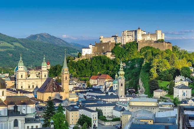 호엔잘츠부르크 성과 잘츠부르크 도심 풍경.  /사진= Tourismus Salzburg