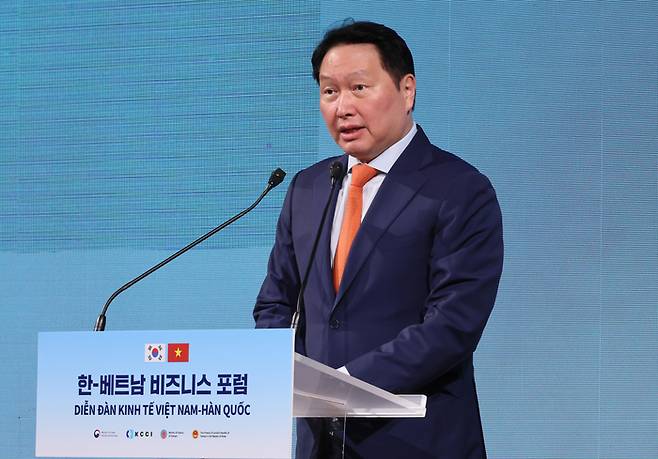 최태원 대한상의 회장이 12일 서울 중구 롯데호텔에서 열린 한-베트남 비즈니스 포럼에서 개회사를 하고 있다.[사진출처 = 연합뉴스]