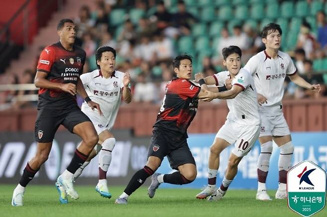 Gwangju FC lost 0-1 on Pohang Steelers' expedition on August 10. Photo = Korea Professional Football Federation
