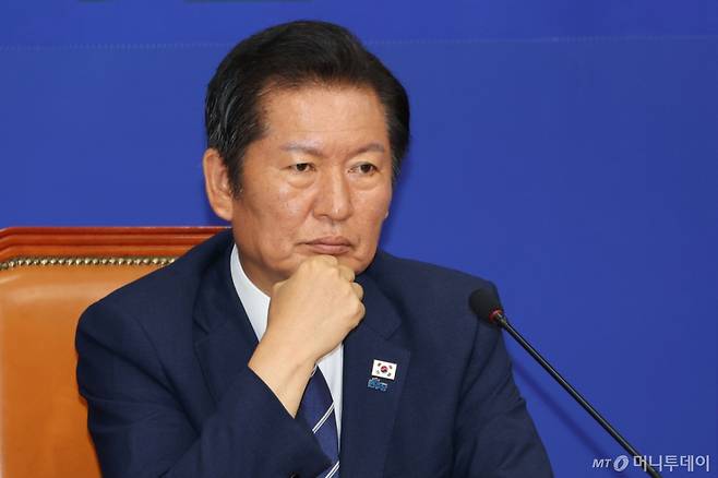 정청래 더불어민주당 대표가 13일 오전 서울 여의도 국회에서 열린 최고위원회의에서 생각에 잠겨있다. /사진=뉴스1