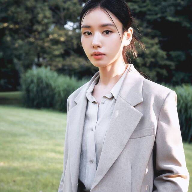 '가을 여자'로 변신한 배우 안은진. / 안은진 소셜미디어