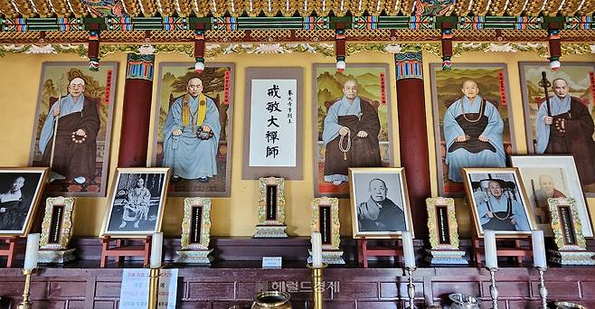 계민 대선사, 월초당, 운허당 등의 영정을 모신 조사전