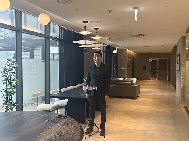 오 시장이 ‘르피에드’ 오피스텔 커뮤니티관에서 발언하는 모습. 정주원 기자