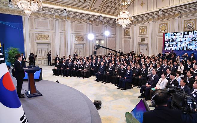 국정기획위 국민보고대회 개최     (서울=연합뉴스) 홍해인 기자 = 이재명 대통령이 13일 청와대 영빈관에서 열린 국정기획위원회 국민보고대회에서 발언하고 있다. 2025.8.13     hihong@yna.co.kr (끝)   <저작권자(c) 연합뉴스, 무단 전재-재배포, AI 학습 및 활용 금지> 연합뉴스