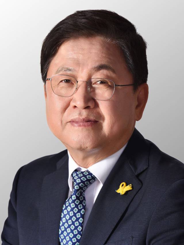 ▲대통령실은 이재명 대통령이 신임 교육부 장관 후보자에 최교진 세종특별자치시 교육감을 지명했다고 강훈식 대통령비서실장의 인사브리핑을 통해 13일 발표했다. ⓒ연합뉴스